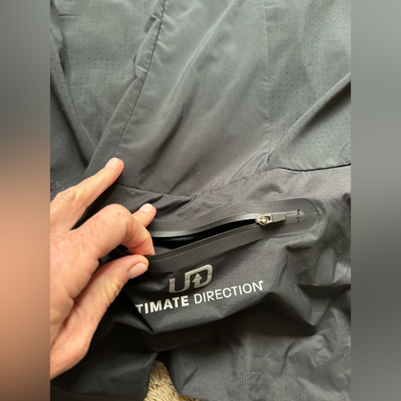 ULTIMATE DIRECTION WOMENS RUNNING VEST HOODIE SIZE SMALL BLACK - Picture 3 of 5